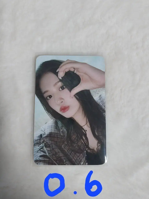 Ahn Yujin photocard sale