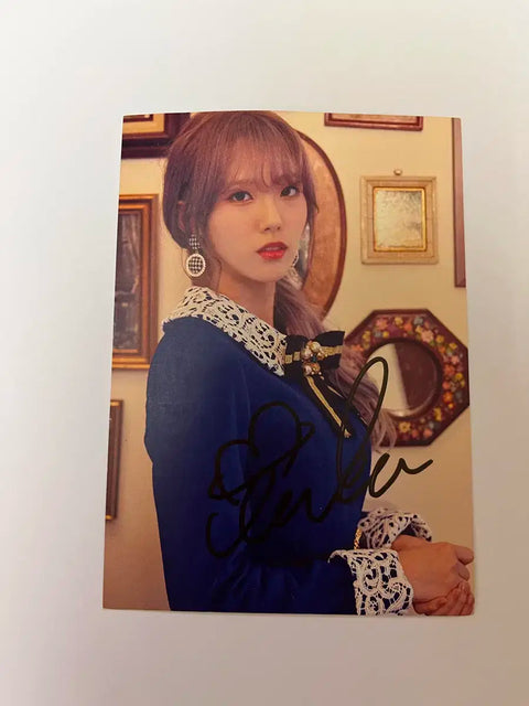 WJSN Luda Autographed Postcard, Fan