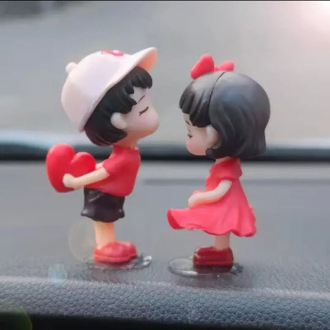 Couple figurines, 1 set for 3000 won.