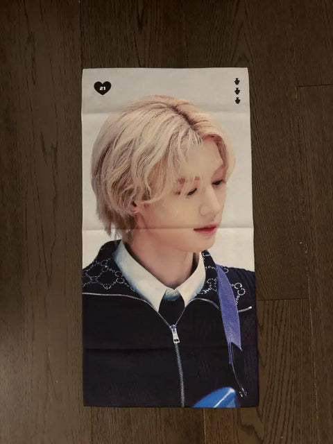 Selling Lee Han slogans.