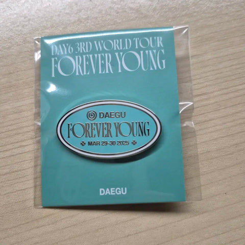 Huy hiệu cài áo Forever Young Daegu của DAY6