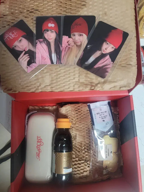 Selling Baby Don't Cry fgirl mini fan meeting photo card set + reverse support.