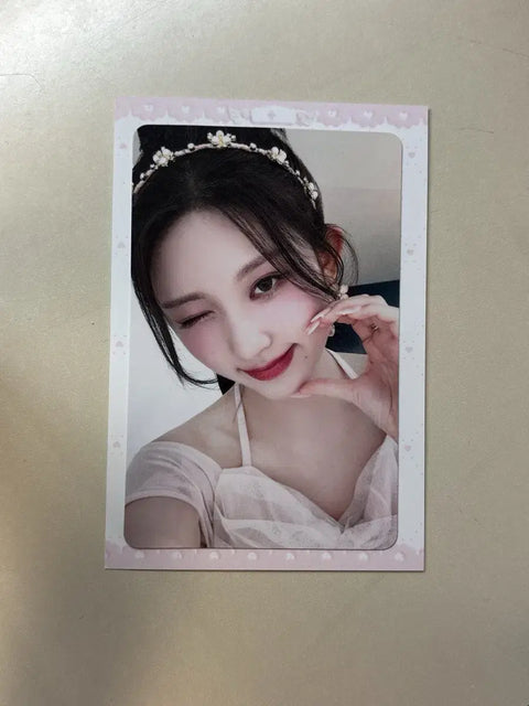 Thẻ ảnh phiên bản áo khoác solo của thành viên IVE Gaeul Alive