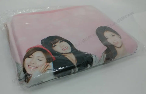 Apink Neck Cushion + Knee Blanket Set / Used