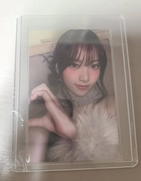 Selling Lisanne May Gongbang photocard.