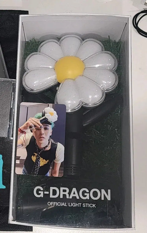 Selling G-Dragon light stick full set.
