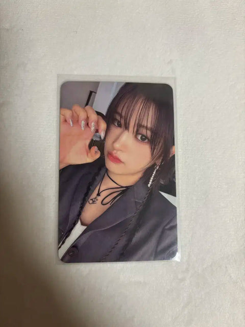 IVE Ahn Yujin Mine photocard album, Baddie version