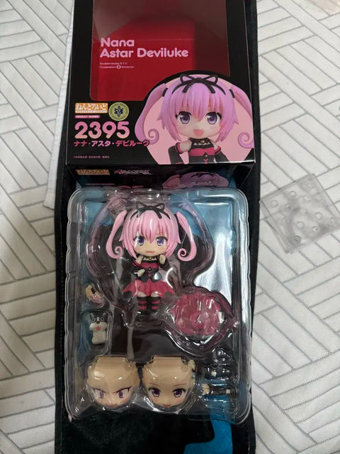 Selling Nana something Nendoroid.