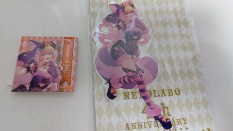 Momosuzu Nene 4th Anniversary Acrylic Stand + Square Can Badge