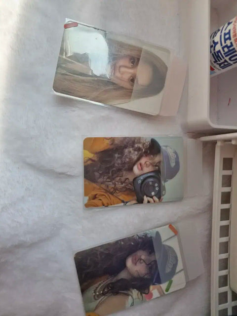 Selling NewJeans photocards.