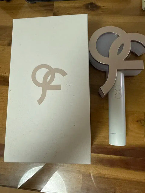 Selling fromis_9 official light stick, Frobon.
