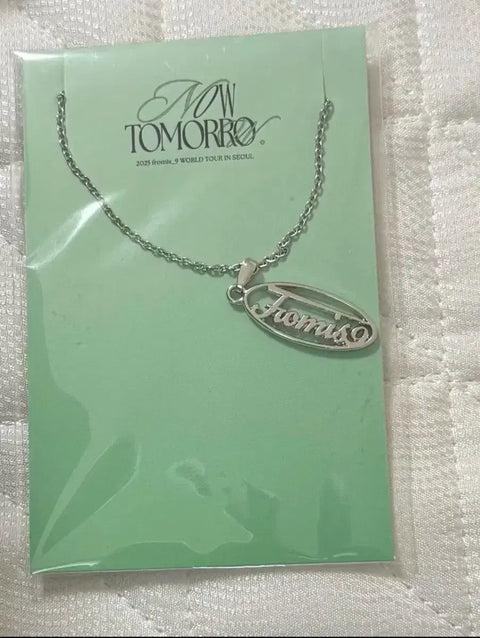 Selling an unopened (new) fromis_9 limited edition necklace!!