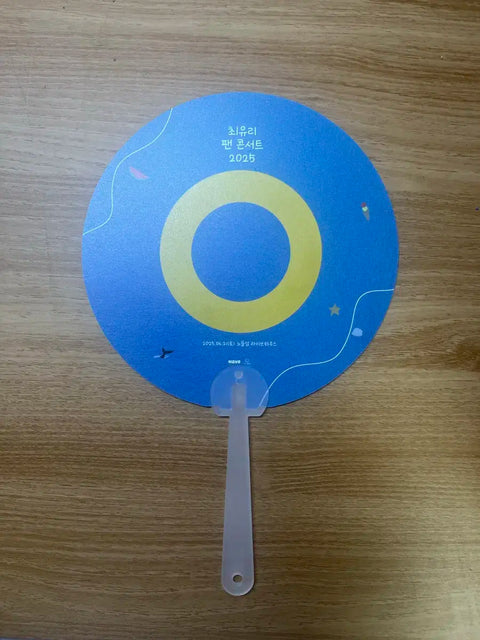 Selling Choi Yu-ree fan concert fan goods.
