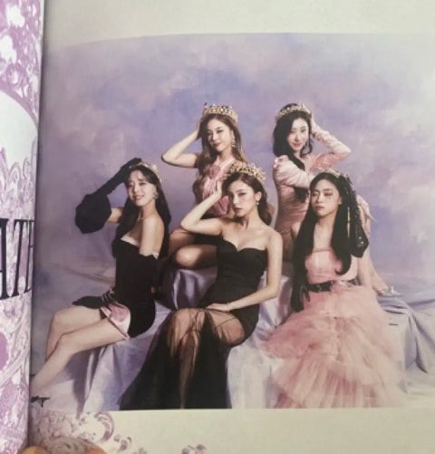 ITZY Checkmate Sneakers Mini Album