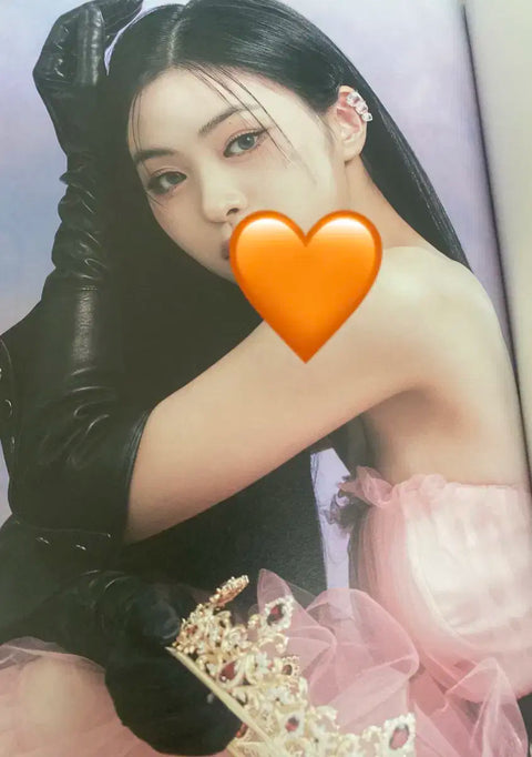 Itzy Checkmate Sneakers Ryujin ver. Album