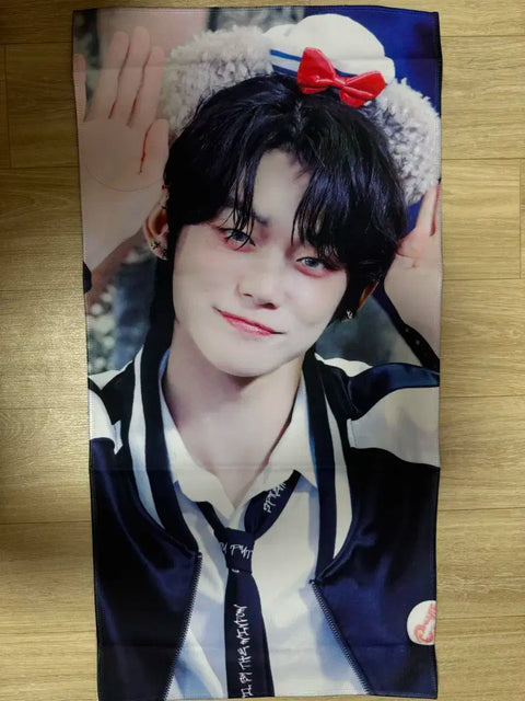Selling TXT Yeonjun slogan.