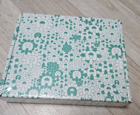 I'm selling Kang Hae-rin's album.