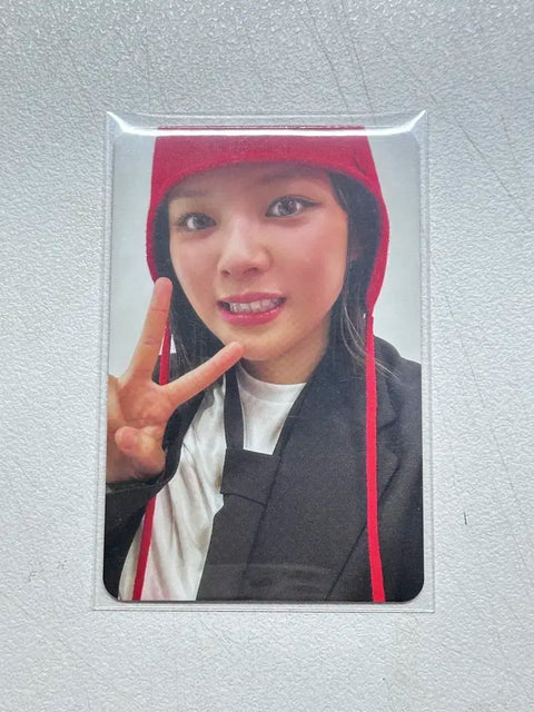 Trading Twice Jeongyeon photocard.