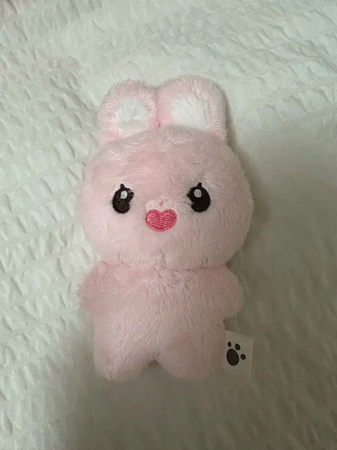 Selling Som Yujin.