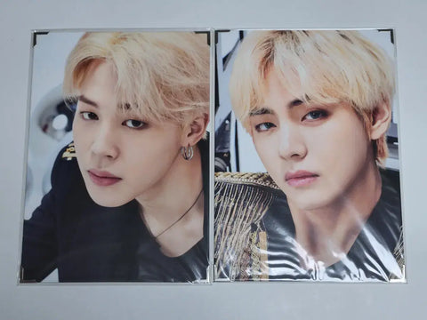 Selling BTS premium photo card (or photocard).