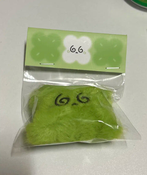 Doyoung Clover Keyring for sale, Ddilong doll.