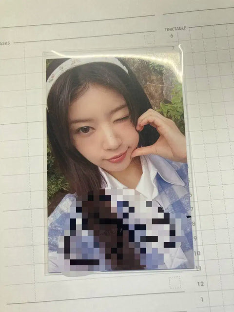 ILLIT Moka signed photocard