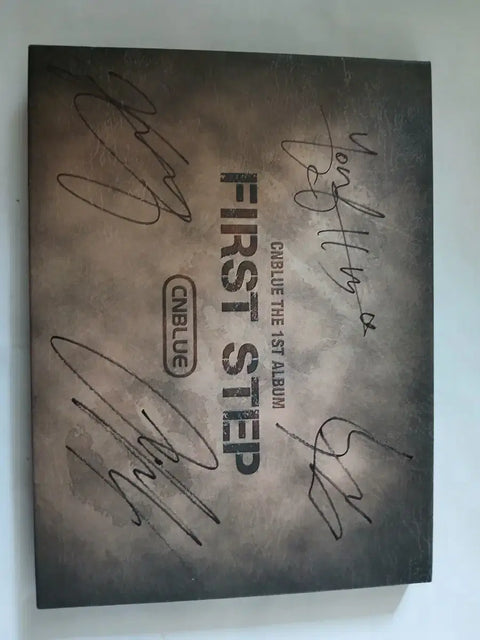 CNBLUE. Sign. Autograph. Jung Yong Hwa.