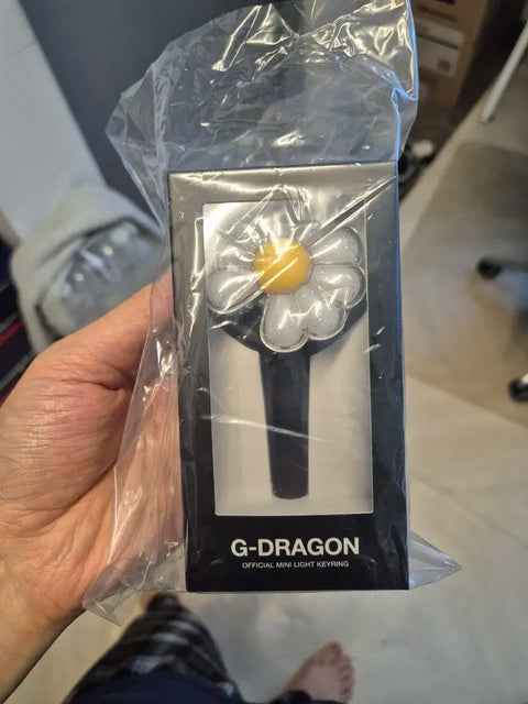 G-Dragon Black Daisy Keyring (Unopened)