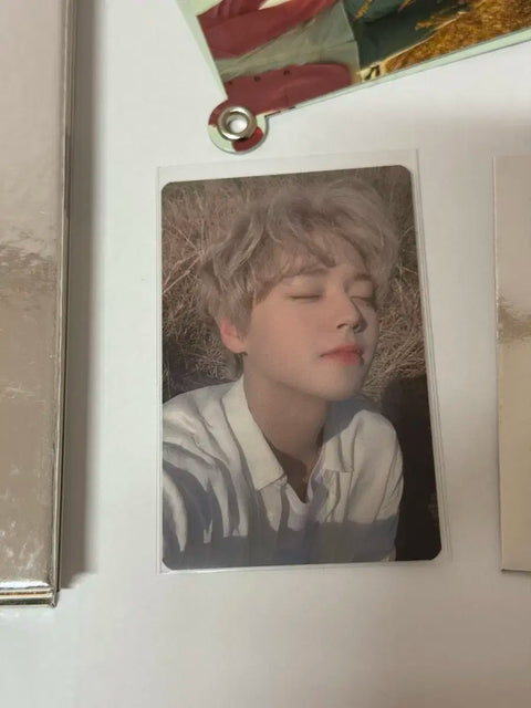 Park Jihoon is selling a 360 opening album.
