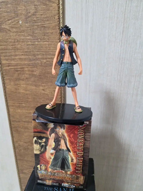 Selling One Piece figures, 10 types + 1.