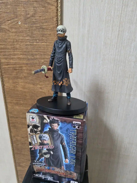 Selling One Piece figures, 10 types + 1.