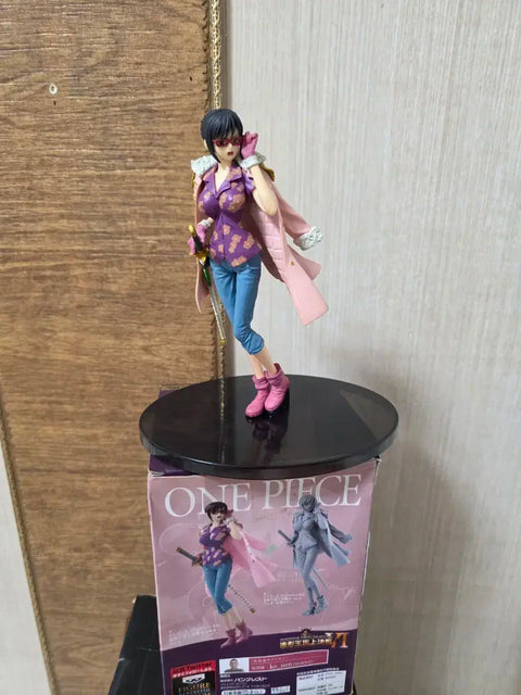 Selling One Piece figures, 10 types + 1.
