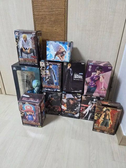 Selling One Piece figures, 10 types + 1.