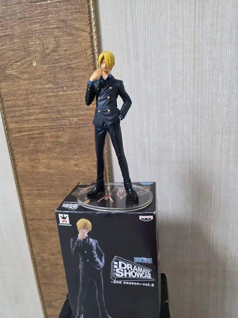 Selling One Piece figures, 10 types + 1.