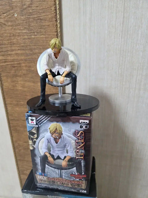 Selling One Piece figures, 10 types + 1.