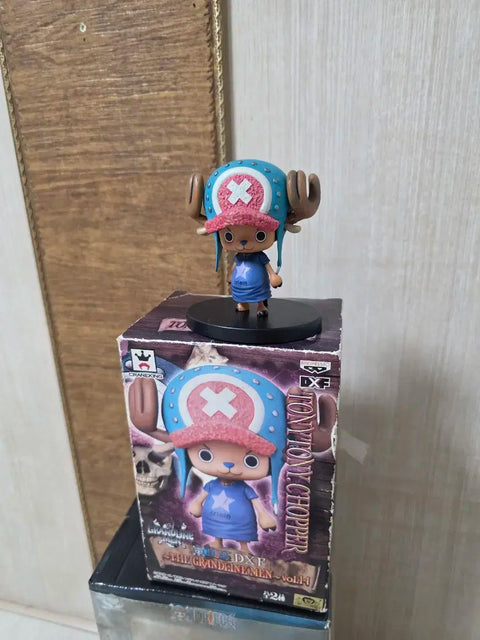 Selling One Piece figures, 10 types + 1.