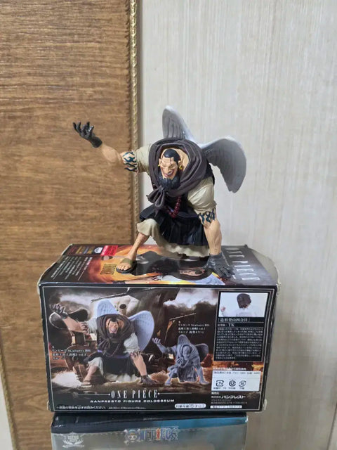Selling One Piece figures, 10 types + 1.