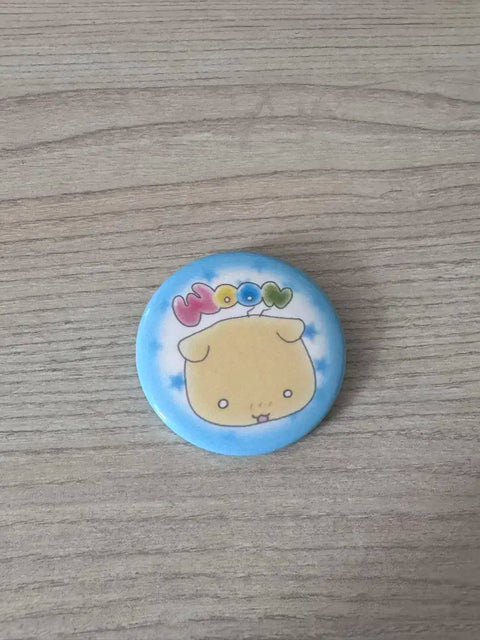 Selling Bonekdo Woonhak pin badge.