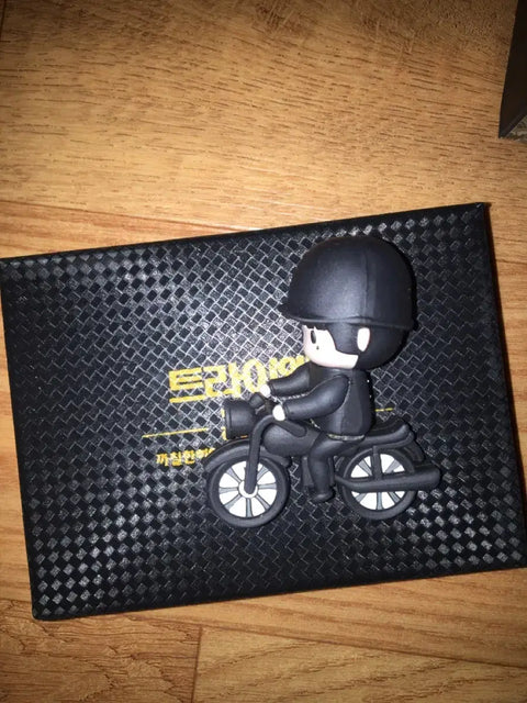 Kim Jaejoong Spy, Triangle Cahier USB