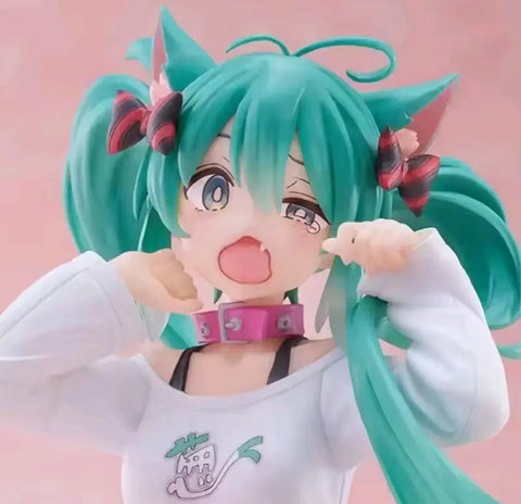 Hatsune Miku cat figure