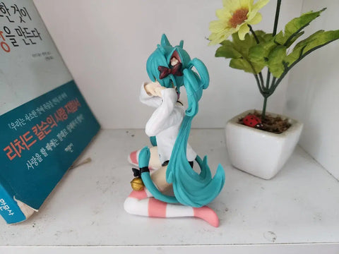 Hatsune Miku cat figure