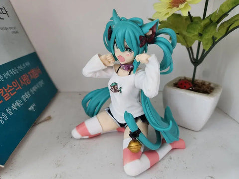 Hatsune Miku cat figure