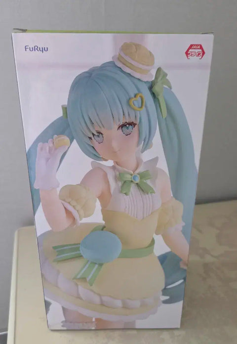 Hatsune Miku Macaron Figure