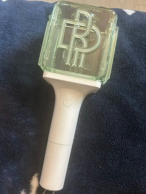 Selling NCT Dream light stick.