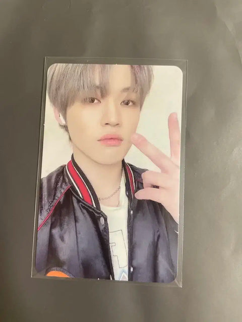 Selling Chenle photocard.