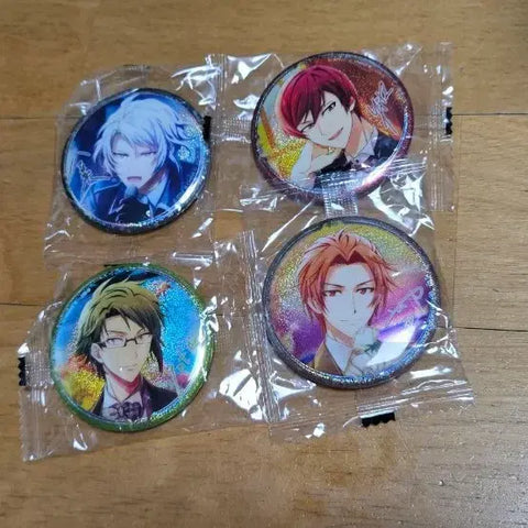 Idolish7 can badge 4 pieces as a set