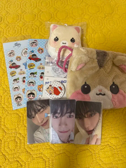ZEROBASEONE ZB1 Sung Hanbin photocard and uchiwa, selling as a set.