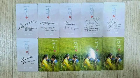 Selling photo cards from the drama "Lovers."