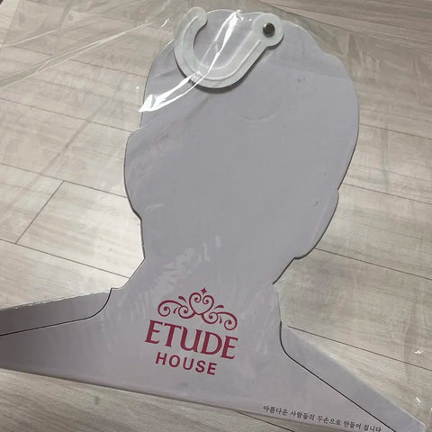 Onew Etude clothes hanger