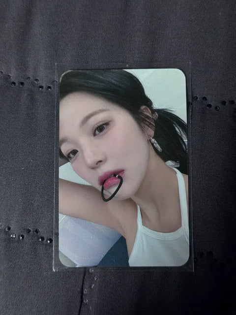 Selling Fromis_9 Dear My Muse Baek Jiheon unreleased photo card.